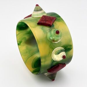 RARE Bakelite Bangle Marbled Green/Yellow W Geometric Conical Stud Details